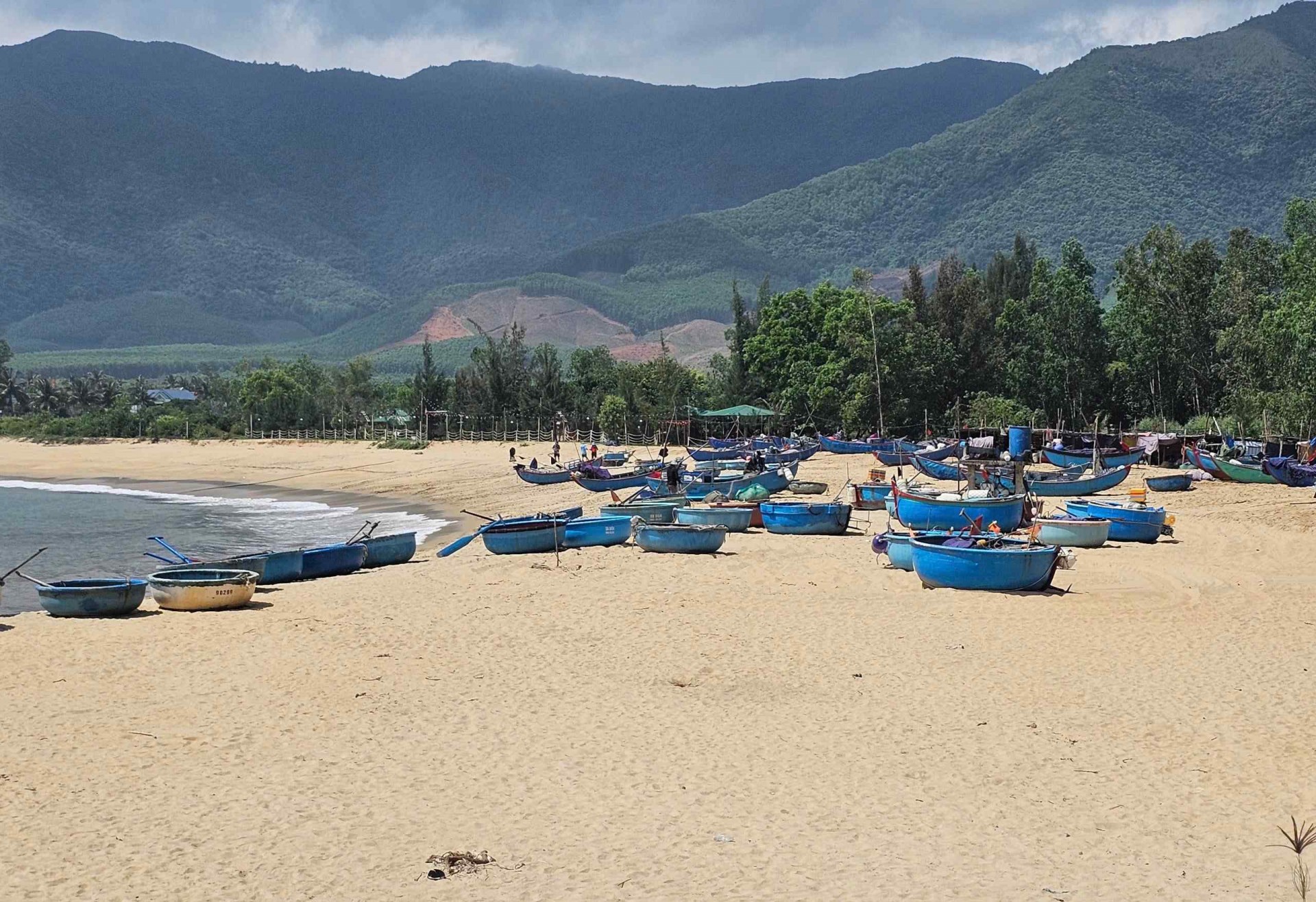 Bình Định: Gành đá Lộ Diêu mang vẻ đẹp kỳ vĩ với khối đá hình thù lạ mắt