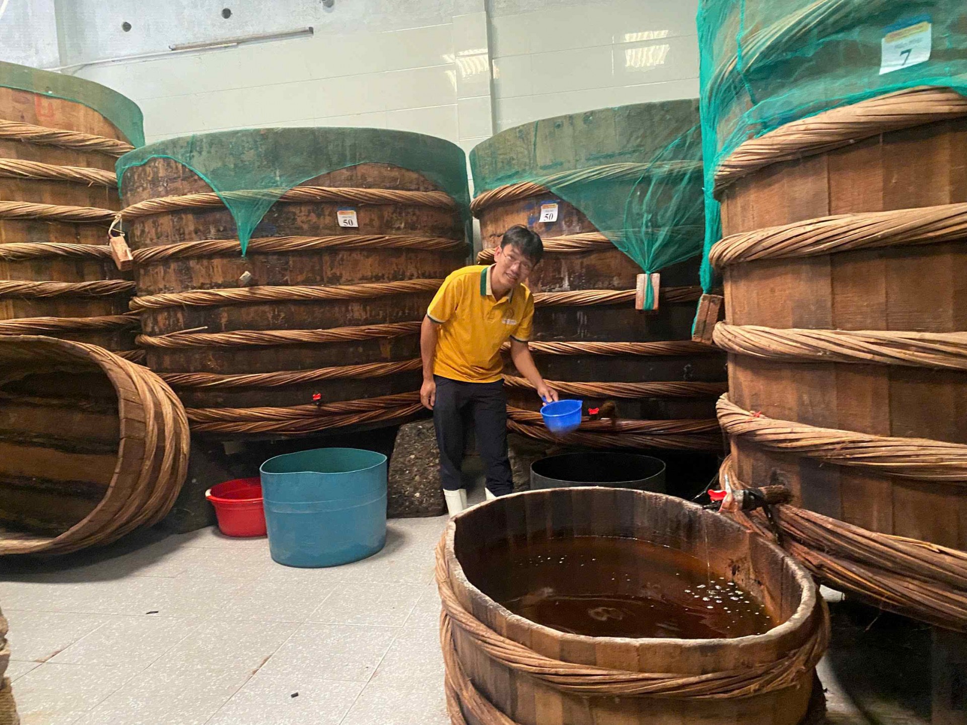 Quảng Nam: Ông chủ 8X làm nước mắm truyền thống thu hơn 4 tỷ đồng mỗi năm Quảng Nam: Ông chủ 8X làm nước mắm truyền thống thu hơn 4 tỷ đồng mỗi năm