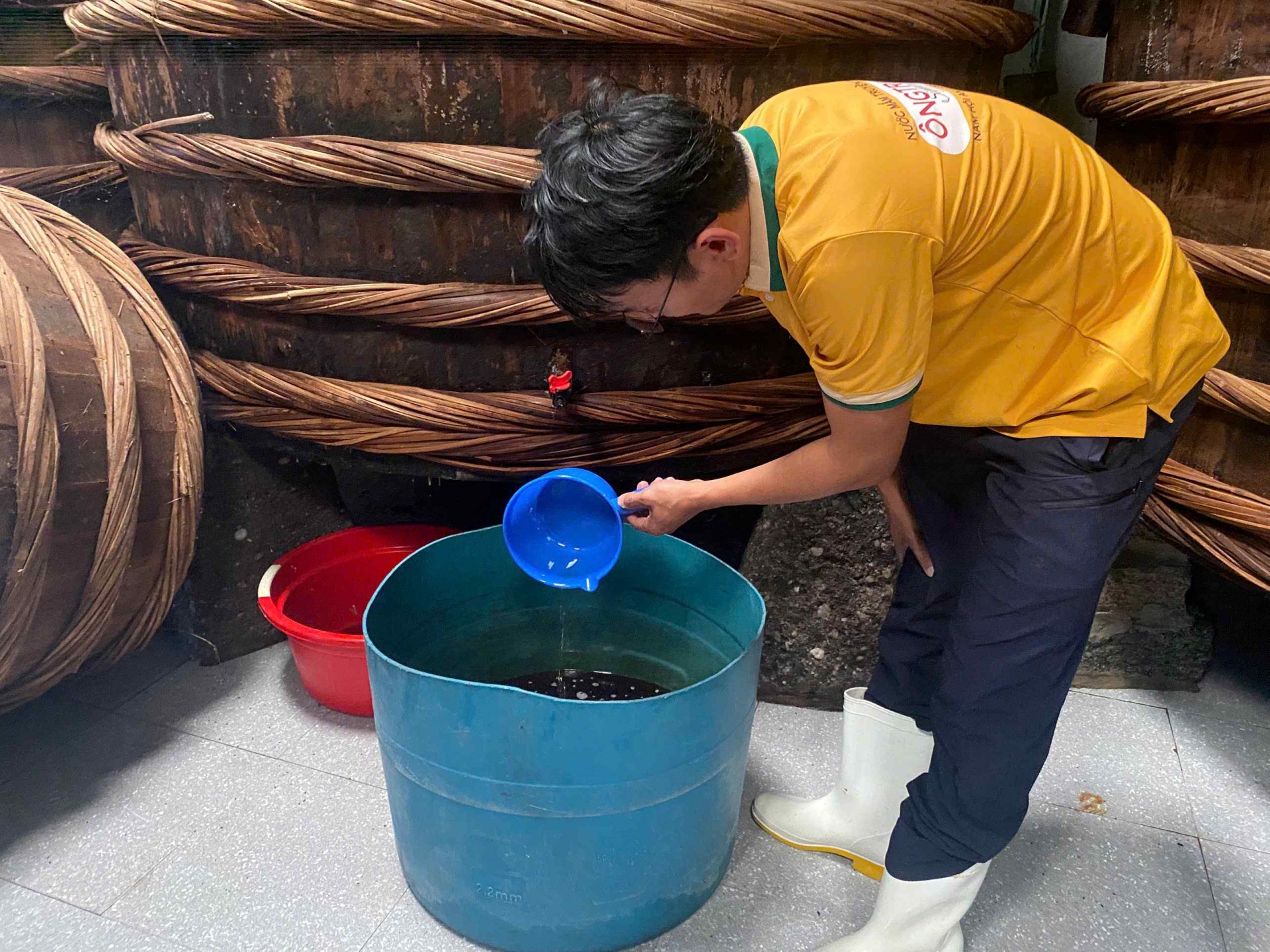 Quảng Nam: Ông chủ 8X làm nước mắm truyền thống thu hơn 4 tỷ đồng mỗi năm Quảng Nam: Ông chủ 8X làm nước mắm truyền thống thu hơn 4 tỷ đồng mỗi năm