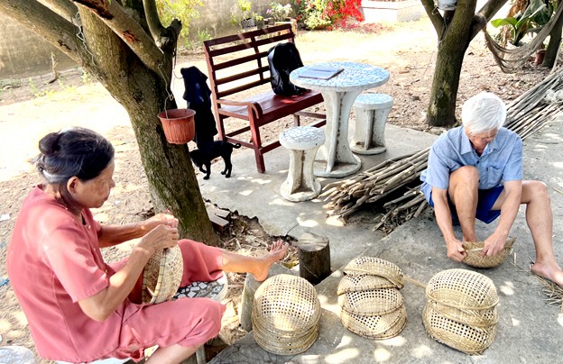 Bến Tre: Giữ nghề đan lát truyền thống hàng 100 năm tuổi ở Ba Tri