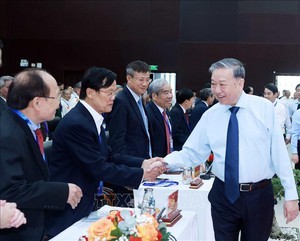 Tổng Bí thư Tô Lâm tại buổi gặp mặt cán bộ lão thành cách mạng, người có công, gia đình chính sách tiêu biểu khu vực miền Trung – Tây Nguyên Tổng Bí thư Tô Lâm tại buổi gặp mặt cán bộ lão thành cách mạng, người có công, gia đình chính sách tiêu biểu khu vực miền Trung – Tây Nguyên