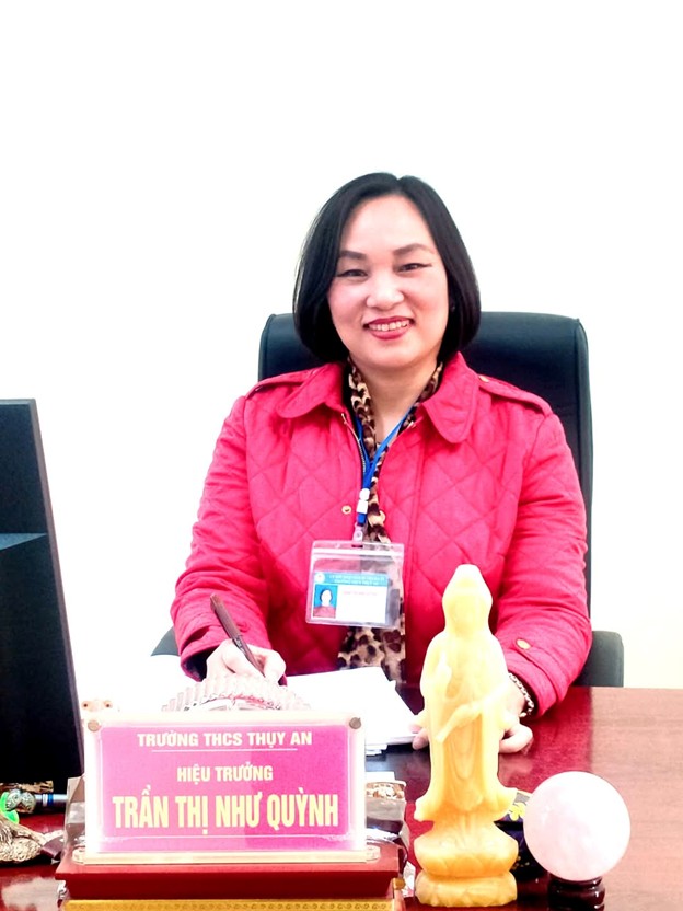 Thạc sĩ :Trần Thị Như Quỳnh, Bí thư Chi bộ, Hiệu trưởng Trường THCS Thụy An
