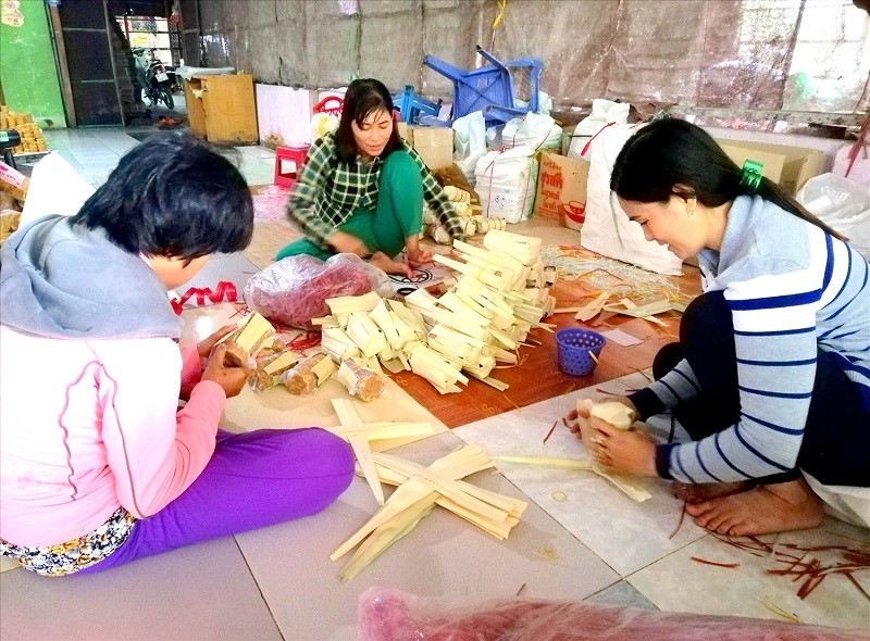 Nghề ăn cơm dưới đất, làm việc trên trời Nghề ăn cơm dưới đất, làm việc trên trời