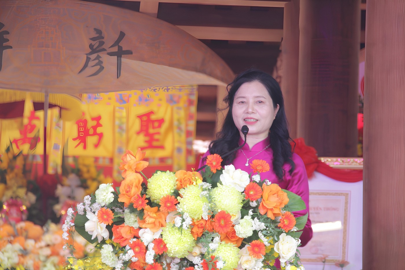 Đồng chí Đào Thị Hồng - Phó Chủ tịch UBND huyện Đan Phượng chia sẻ tại buổi lễ Đồng chí Đào Thị Hồng - Phó Chủ tịch UBND huyện Đan Phượng chia sẻ tại buổi lễ