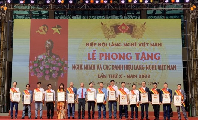 Hiệp hội Làng nghề Việt Nam vinh danh nghệ nhân và các danh hiệu Làng nghề Việt Nam lần thứ X - năm 2022 Hiệp hội Làng nghề Việt Nam vinh danh nghệ nhân và các danh hiệu Làng nghề Việt Nam lần thứ X - năm 2022