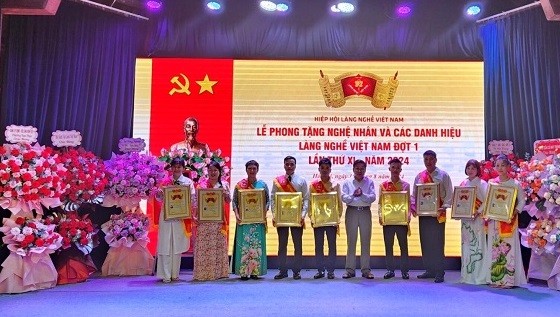 Hiệp hội Làng nghề Việt Nam vinh danh nghệ nhân và các danh hiệu Làng nghề Việt Nam đợt 1 lần thứ XI năm 2024 Hiệp hội Làng nghề Việt Nam vinh danh nghệ nhân và các danh hiệu Làng nghề Việt Nam đợt 1 lần thứ XI năm 2024