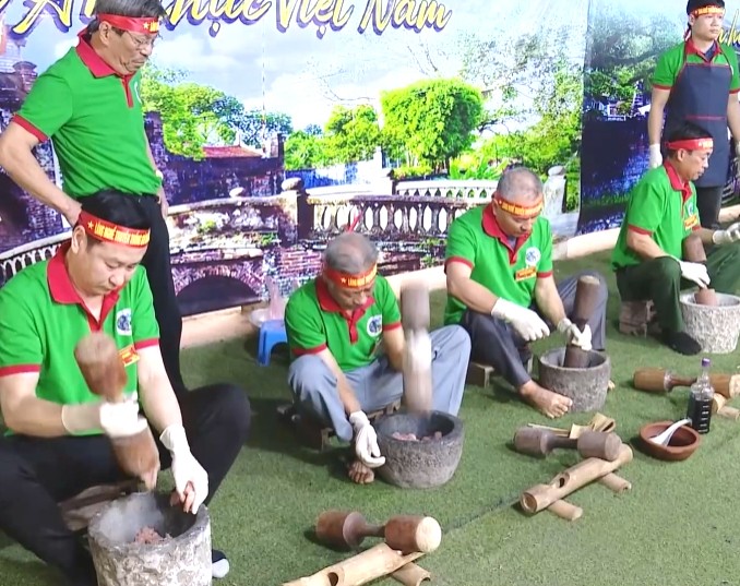 Ước Lễ làng nghề giò chả 500 tuổi