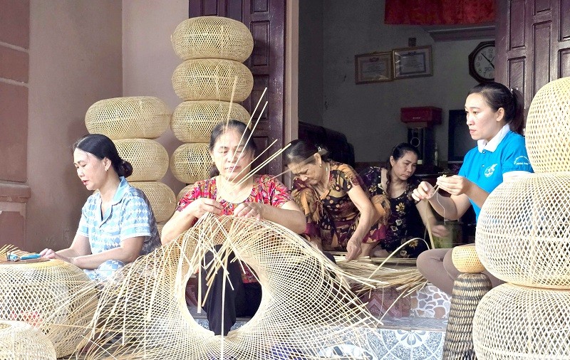 Bảo tồn làng nghề truyền thống trước thách thức của thời đại Bảo tồn làng nghề truyền thống trước thách thức của thời đại