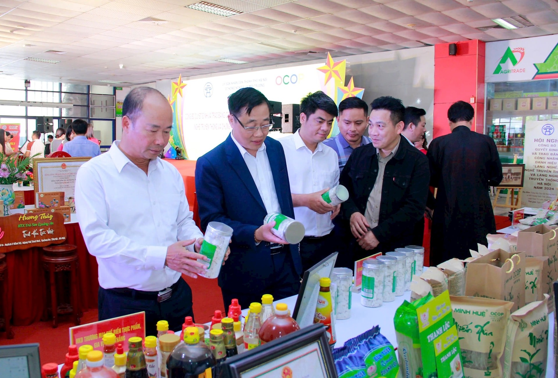 Hà Nội công nhận thêm 14 làng nghề và 108 sản phẩm OCOP cấp thành phố Hà Nội công nhận thêm 14 làng nghề và 108 sản phẩm OCOP cấp thành phố