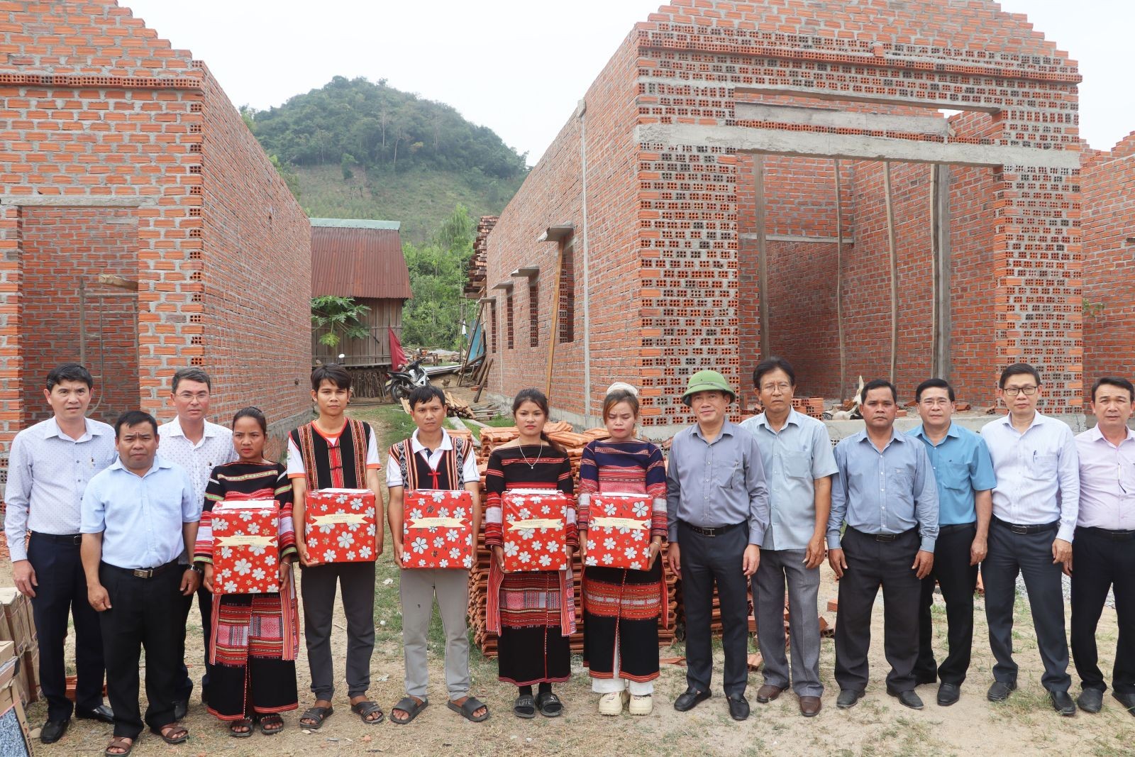 Bình Định: Vĩnh Thạnh quyết tâm hoàn thành xóa nhà tạm, nhà dột nát Bình Định: Vĩnh Thạnh quyết tâm hoàn thành xóa nhà tạm, nhà dột nát