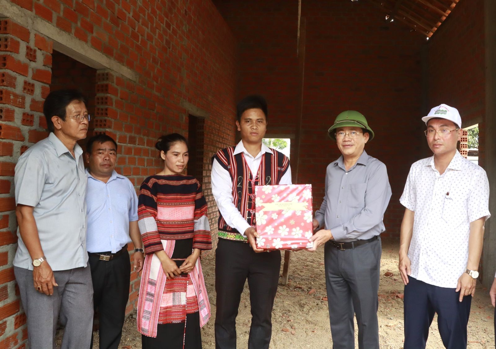 Bình Định: Vĩnh Thạnh quyết tâm hoàn thành xóa nhà tạm, nhà dột nát Bình Định: Vĩnh Thạnh quyết tâm hoàn thành xóa nhà tạm, nhà dột nát