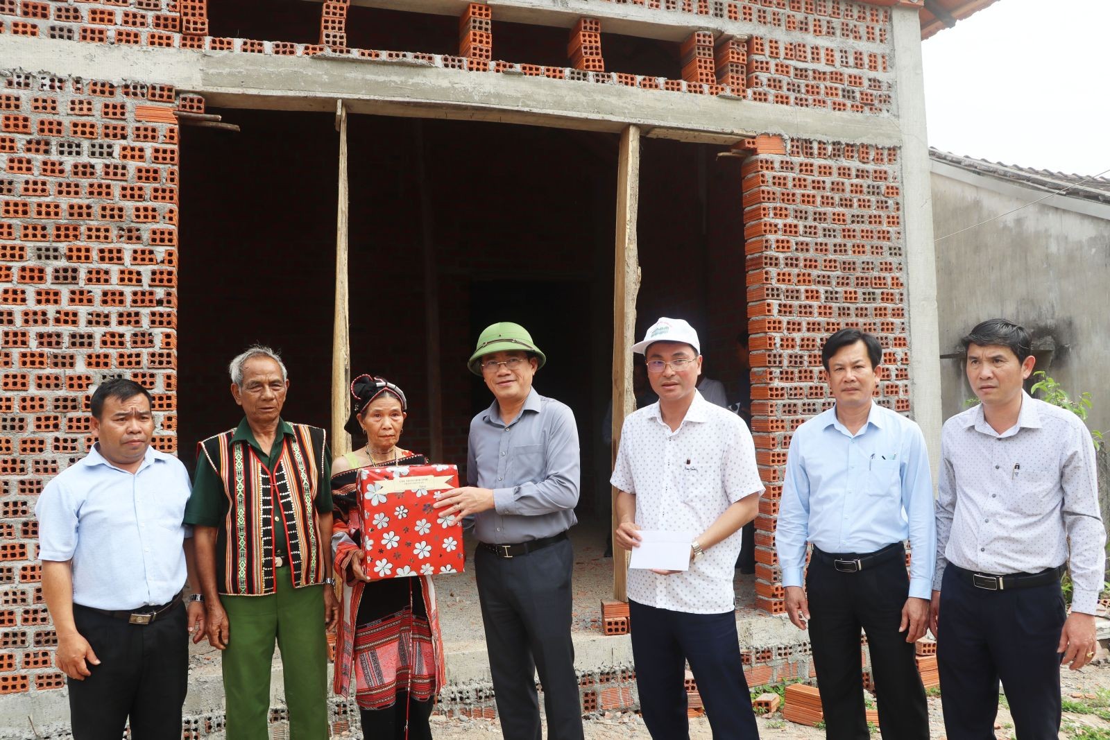 Bình Định: Vĩnh Thạnh quyết tâm hoàn thành xóa nhà tạm, nhà dột nát Bình Định: Vĩnh Thạnh quyết tâm hoàn thành xóa nhà tạm, nhà dột nát