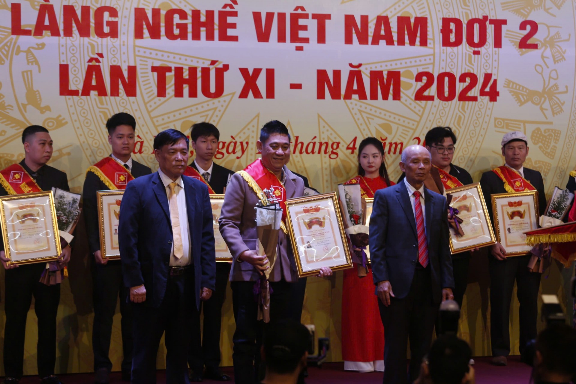 Hiệp hội Làng nghề Việt Nam phong tặng 151 nghệ nhân và các danh hiệu làng nghề Hiệp hội Làng nghề Việt Nam phong tặng 151 nghệ nhân và các danh hiệu làng nghề