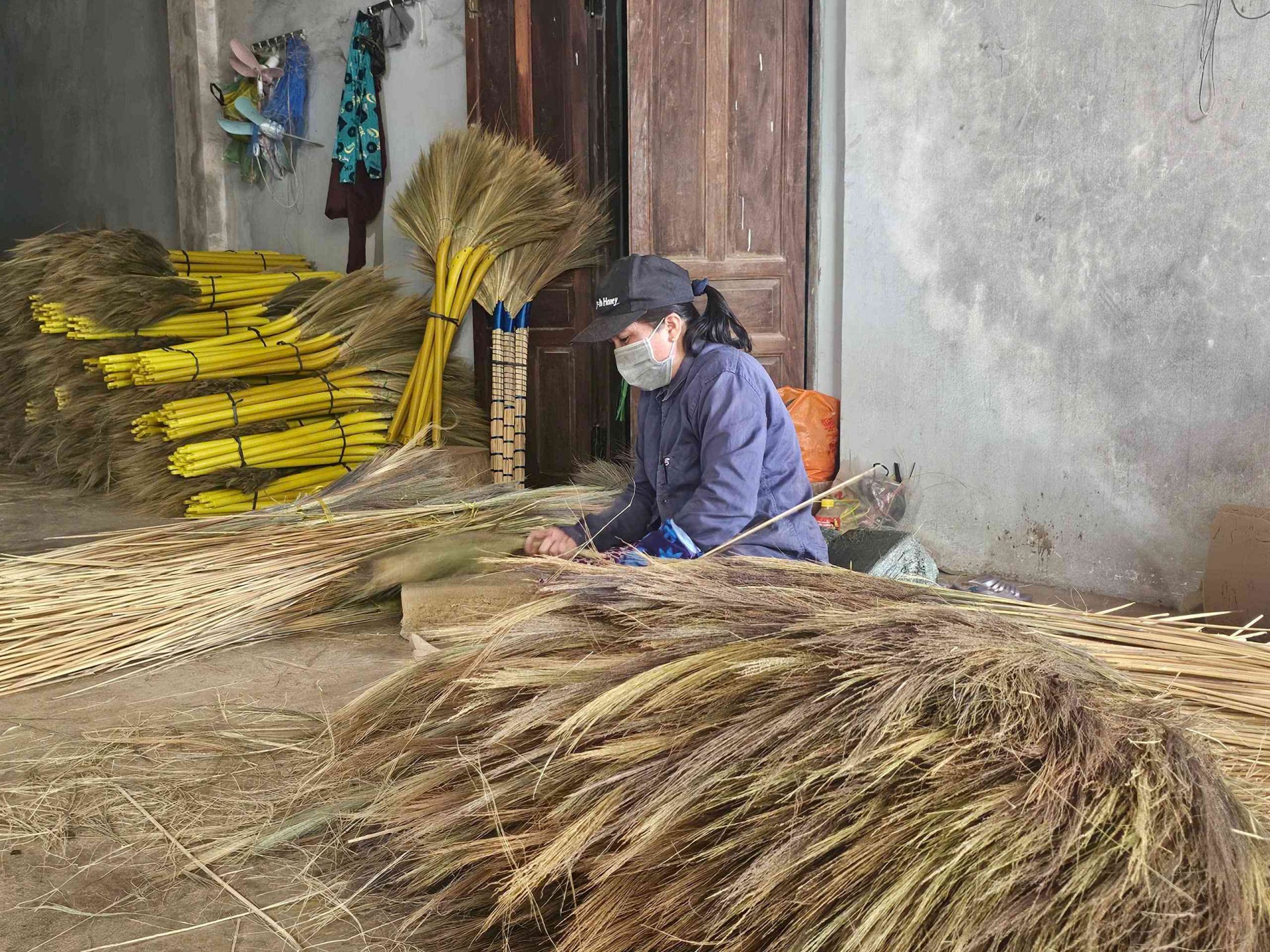 Phú Yên: Khó nhọc nghề làm chổi đót Mỹ Thành Phú Yên: Khó nhọc nghề làm chổi đót Mỹ Thành