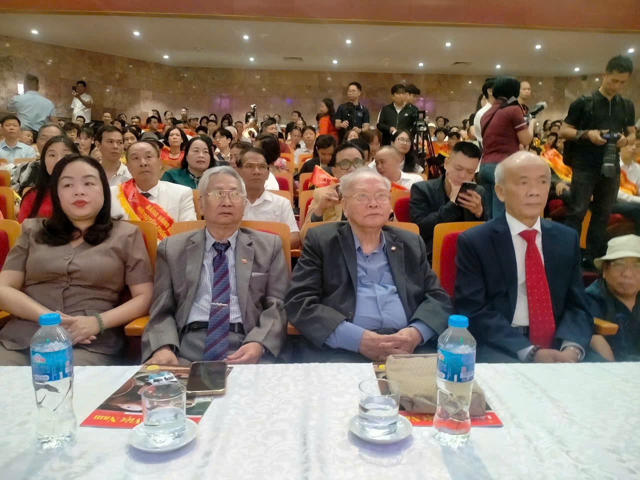 Hiệp hội Làng nghề Việt Nam phong tặng 151 nghệ nhận và các danh hiệu làng nghề Hiệp hội Làng nghề Việt Nam phong tặng 151 nghệ nhận và các danh hiệu làng nghề