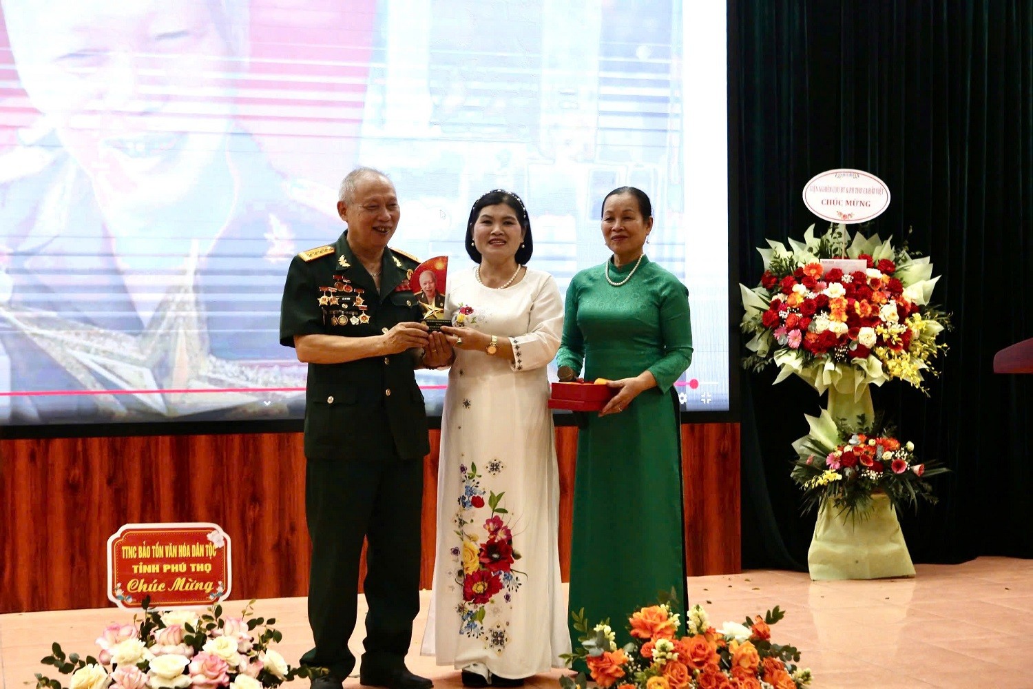 Tình thơ người lính trong tâm hồn dũng sĩ diệt xe cơ giới Lê Sỹ Thái Tình thơ người lính trong tâm hồn dũng sĩ diệt xe cơ giới Lê Sỹ Thái