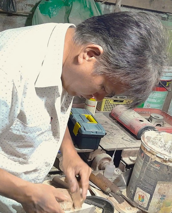 Người đàn ông thổi hồn vào từng thớ gỗ