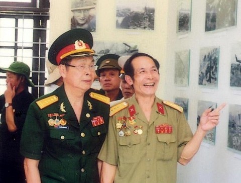 dung sy tren doi thit bam