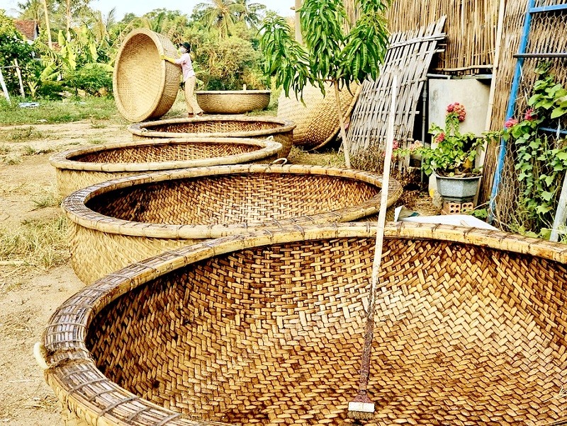 Làng nghề thúng chai với 'tuyệt chiêu' chống thấm