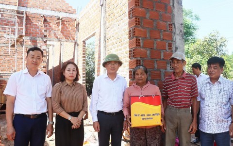 binh dinh huyen van canh thuc hien dong bo hieu qua chinh sach xoa nha tam nha dot nat