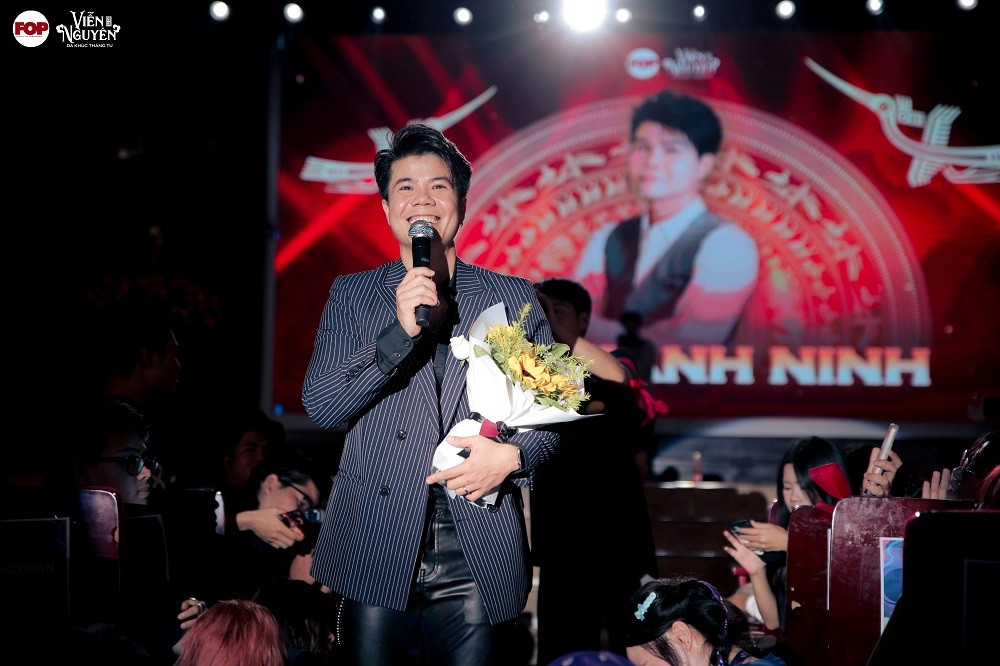 Sôi động đêm đại nhạc hội Dạ Khúc Tháng Tư 2025: Viễn Nguyên Sôi động đêm đại nhạc hội Dạ Khúc Tháng Tư 2025: Viễn Nguyên