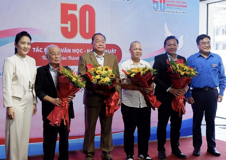 Công bố 50 tác phẩm văn học - nghệ thuật tiêu biểu của TP.HCM Công bố 50 tác phẩm văn học - nghệ thuật tiêu biểu của TP.HCM