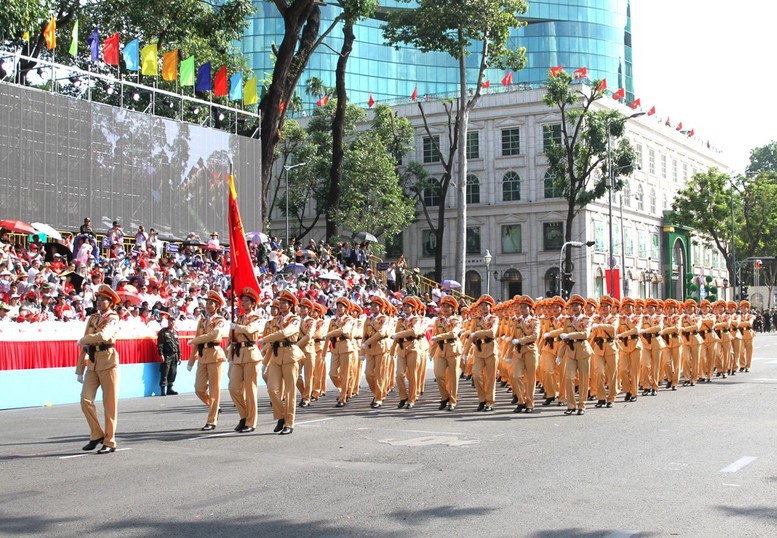 Khối nữ cảnh sát giao thông