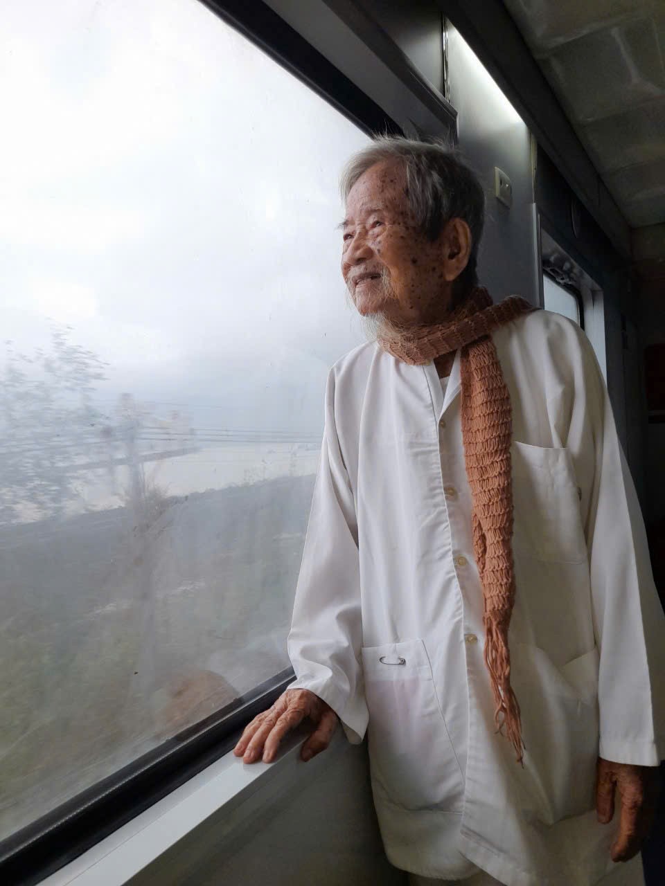 Ngày đất nước thống nhất qua lời kể người viết lại thời khắc lịch sử