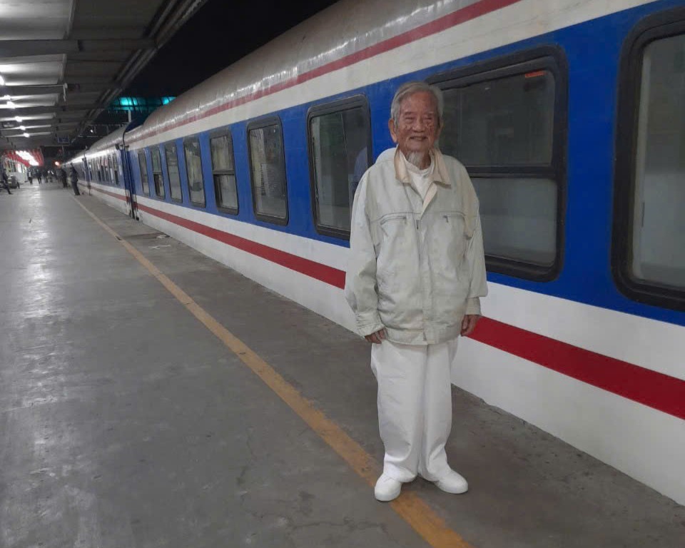 Ngày đất nước thống nhất qua lời kể người viết lại thời khắc lịch sử