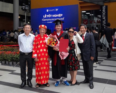 ngay dat nuoc thong nhat qua loi ke nguoi viet lai thoi khac lich su