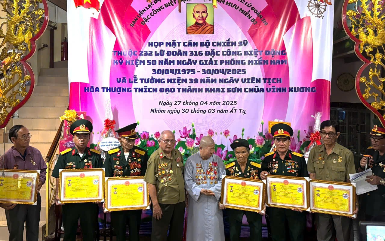 Họp mặt truyền thống Ban Liên lạc Đội Biệt động Z32 tại Chùa Vĩnh Xương Họp mặt truyền thống Ban Liên lạc Đội Biệt động Z32 tại Chùa Vĩnh Xương