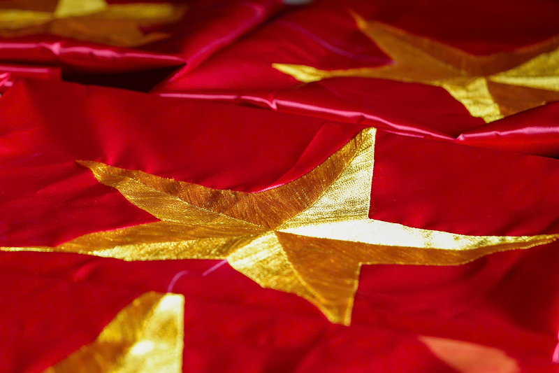 Việc phát triển nghề truyền thống không chỉ giúp các hộ dân ở làng Từ Vân có nguồn thu nhập ổn định, mà còn thể hiện lòng yêu nước và niềm tự hào dân tộc. Việc phát triển nghề truyền thống không chỉ giúp các hộ dân ở làng Từ Vân có nguồn thu nhập ổn định, mà còn thể hiện lòng yêu nước và niềm tự hào dân tộc.