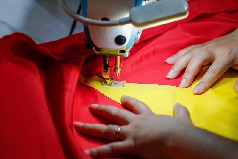 Làng nghề làm cờ Tổ quốc tất bật trước dịp kỉ niệm ngày giải phóng miền nam, thống nhất đất nước Làng nghề làm cờ Tổ quốc tất bật trước dịp kỉ niệm ngày giải phóng miền nam, thống nhất đất nước