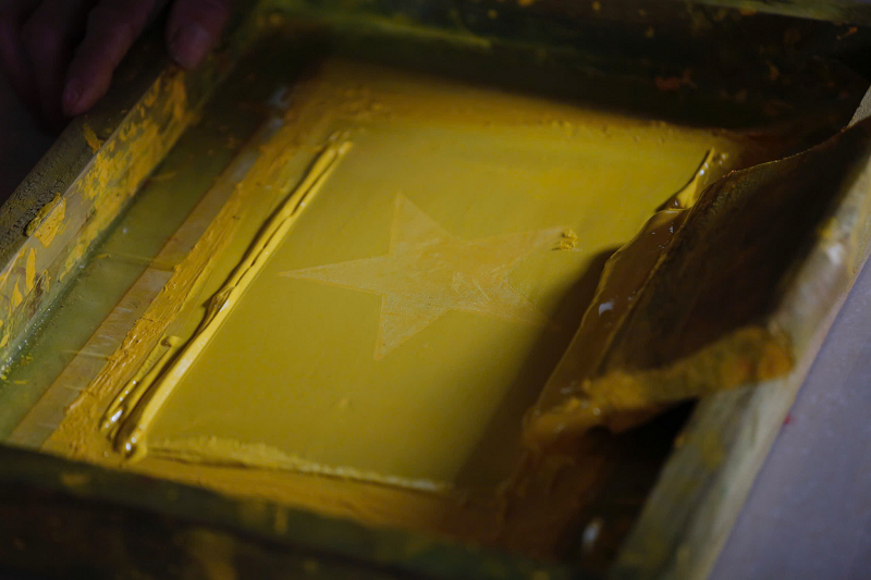 Các công đoạn làm cờ Tổ quốc Các công đoạn làm cờ Tổ quốc