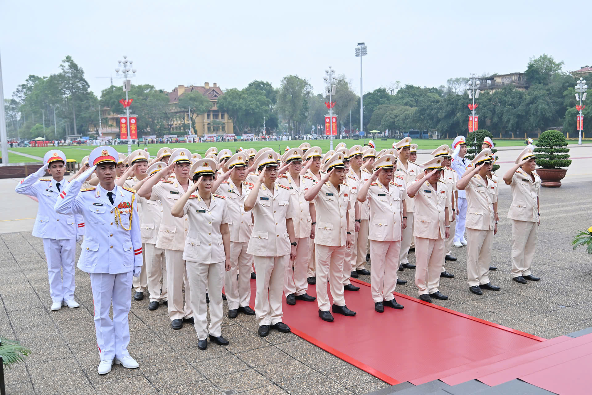 Lãnh đạo Đảng, Nhà nước vào Lăng viếng Chủ tịch Hồ Chí Minh nhân dịp 30/4 z6552144994601_a8a567b5c02b594c30f3893e621cb315.jpg