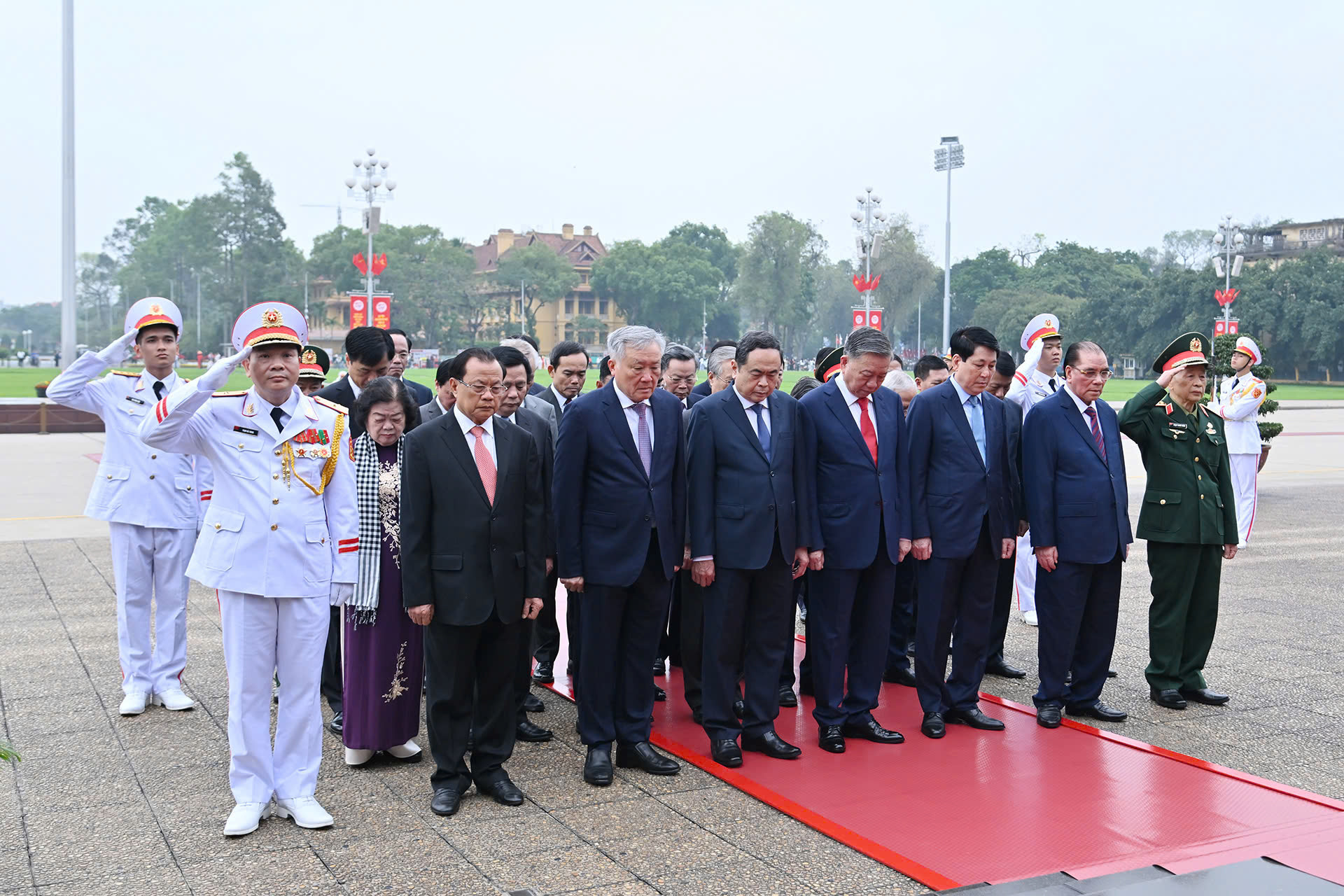 Lãnh đạo Đảng, Nhà nước vào Lăng viếng Chủ tịch Hồ Chí Minh nhân dịp 30/4 z6552144997643_0437a4b8c59a0341f078acb19fb18245.jpg