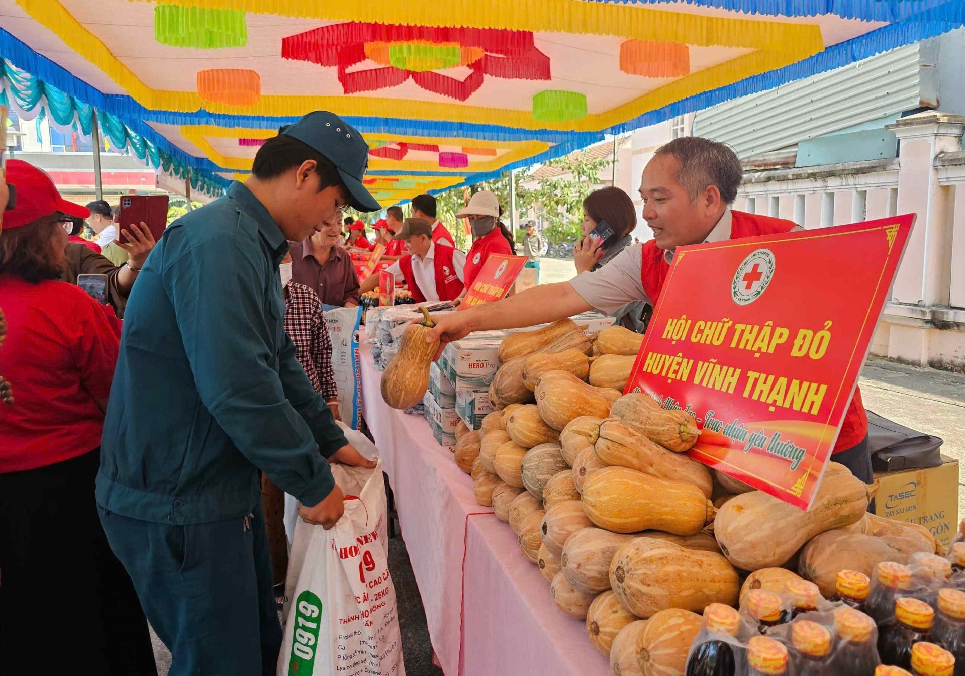 Bình Định chung sức xây dựng cộng đồng nhân ái Bình Định chung sức xây dựng cộng đồng nhân ái