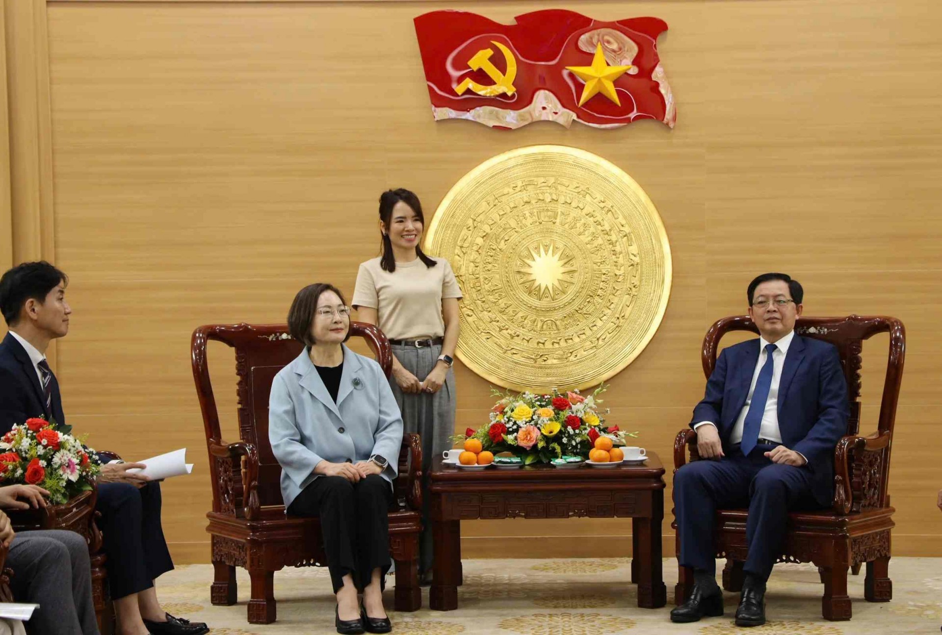 Bí thư Tỉnh ủy Bình Định tiếp xã giao Đoàn công tác quận Yongsan