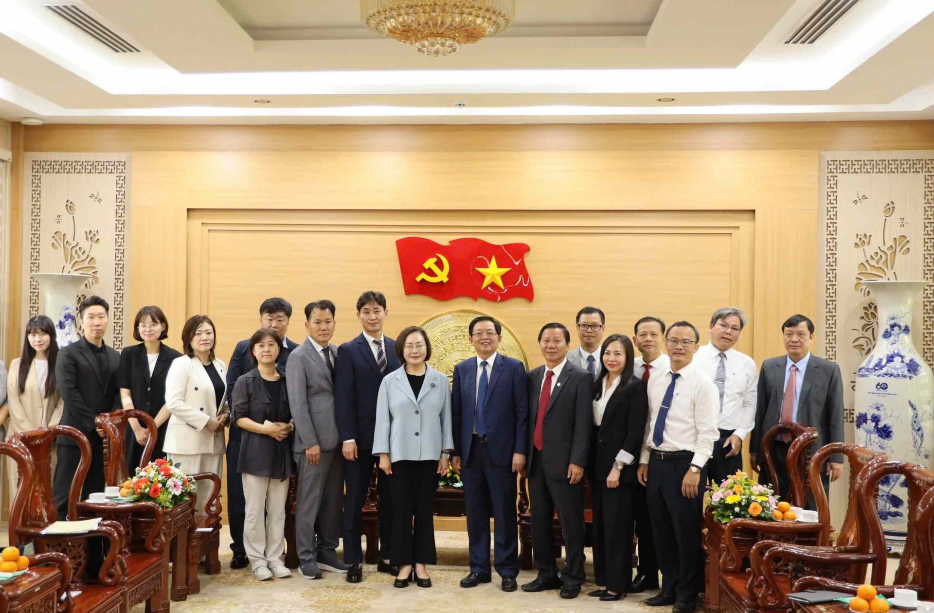 Bí thư Tỉnh ủy Bình Định tiếp xã giao Đoàn công tác quận Yongsan