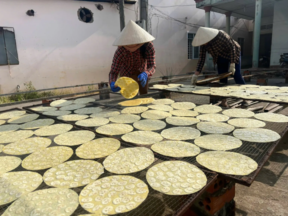 Về thăm làng nghề bánh phồng Sơn Đốc hơn trăm năm tuổi