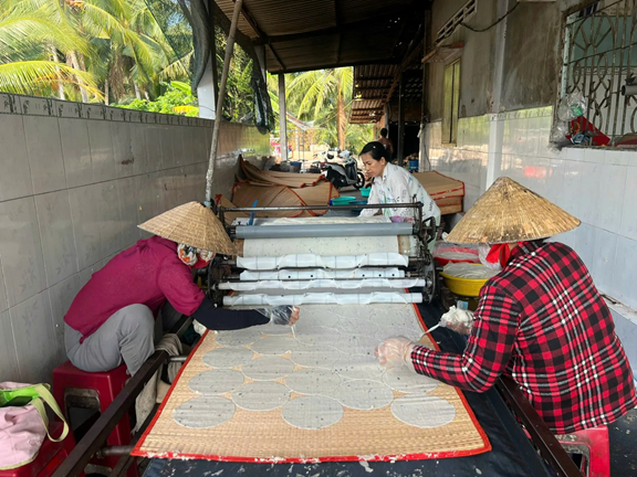 Máy quết bột và dây chuyền sản xuất bánh phồng tại miền Tây.