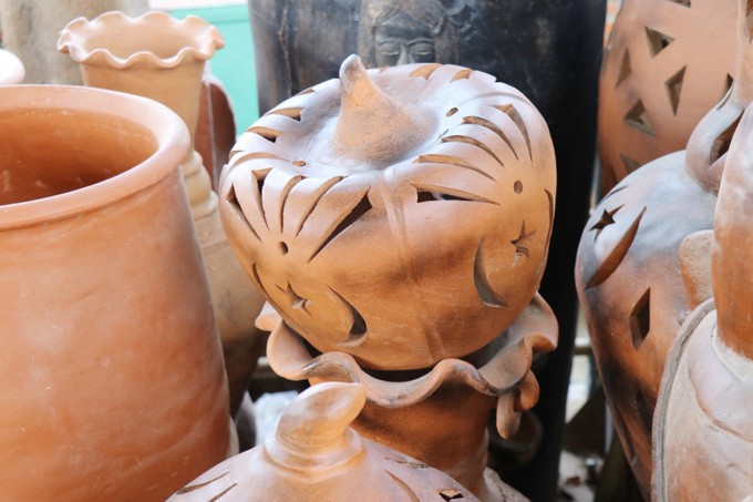 Sản phẩm gốm của Hợp tác xã gốm Chăm Bàu Trúc, thị trấn Phước Dân (Ninh Phước, Ninh Thuận). Ảnh: Nguyễn Thành - TTXVN Sản phẩm gốm của Hợp tác xã gốm Chăm Bàu Trúc, thị trấn Phước Dân (Ninh Phước, Ninh Thuận). Ảnh: Nguyễn Thành - TTXVN