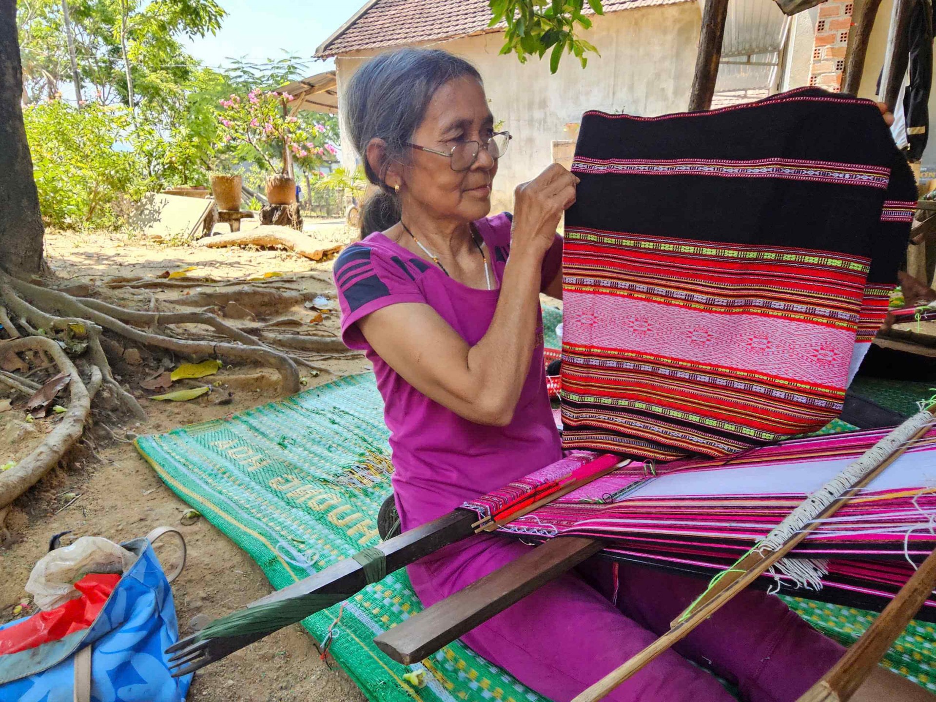 Bình Định: Bảo tồn và phát triển Làng nghề dệt thổ cẩm xã Vĩnh Hiệp