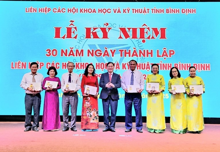 Liên hiệp các Hội Khoa học và Kỹ thuật tỉnh Bình Định kỷ niệm 30 năm Ngày thành lập Liên hiệp các Hội Khoa học và Kỹ thuật tỉnh Bình Định kỷ niệm 30 năm Ngày thành lập