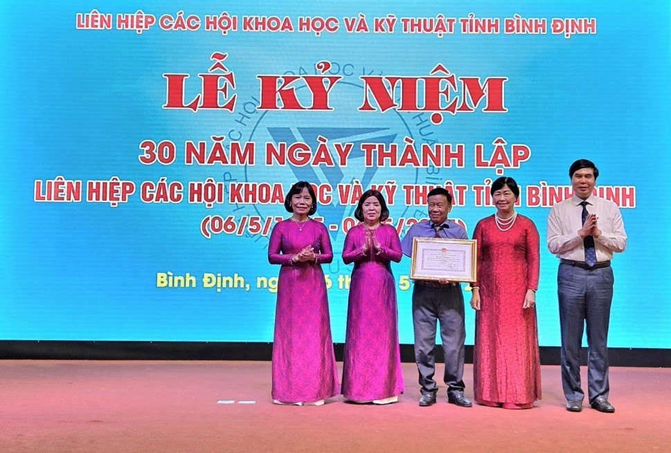 Liên hiệp các Hội Khoa học và Kỹ thuật tỉnh Bình Định kỷ niệm 30 năm Ngày thành lập Liên hiệp các Hội Khoa học và Kỹ thuật tỉnh Bình Định kỷ niệm 30 năm Ngày thành lập