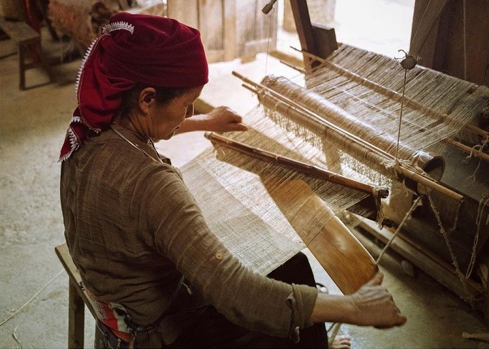 Lùng Tám nằm ở xã Quản Bạ, tỉnh Hà Giang, nổi tiếng với nghề dệt lanh lâu đời. Lùng Tám nằm ở xã Quản Bạ, tỉnh Hà Giang, nổi tiếng với nghề dệt lanh lâu đời.