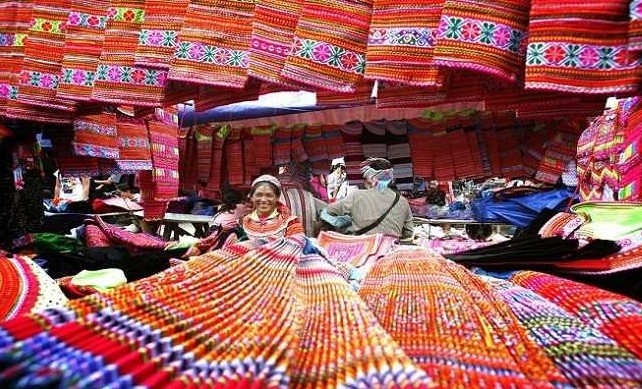 Du lịch bản Cát Cát Sapa, du khách được khám phá nghề dệt thổ cẩm lâu đời của bà con người Mông Du lịch bản Cát Cát Sapa, du khách được khám phá nghề dệt thổ cẩm lâu đời của bà con người Mông