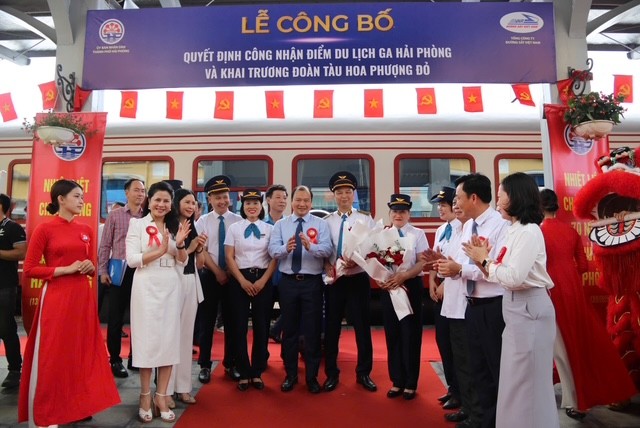 Khai trương đoàn tàu “Hoa Phượng Đỏ” và công bố ga Hải Phòng là điểm du lịch Khai trương đoàn tàu “Hoa Phượng Đỏ” và công bố ga Hải Phòng là điểm du lịch