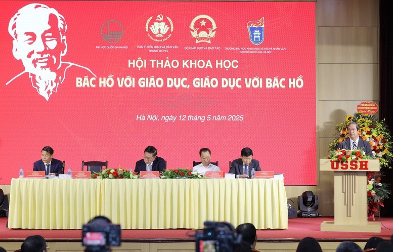 Tại Hội thảo khoa học “Bác Hồ với giáo dục, giáo dục với Bác Hồ”, Bộ trưởng Nguyễn Kim Sơn khẳng định: Chủ tịch Hồ Chí Minh là nhà giáo dục vĩ đại nhất thời hiện đại, người truyền cảm hứng và khích lệ chí hướng cho cả dân tộc