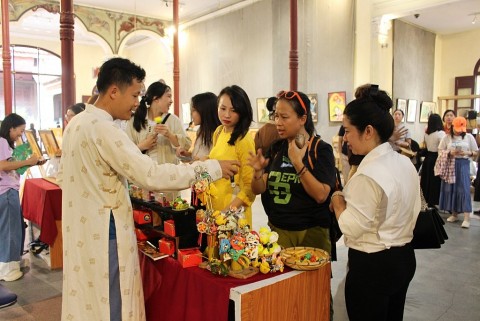 dua lang nghe len pho